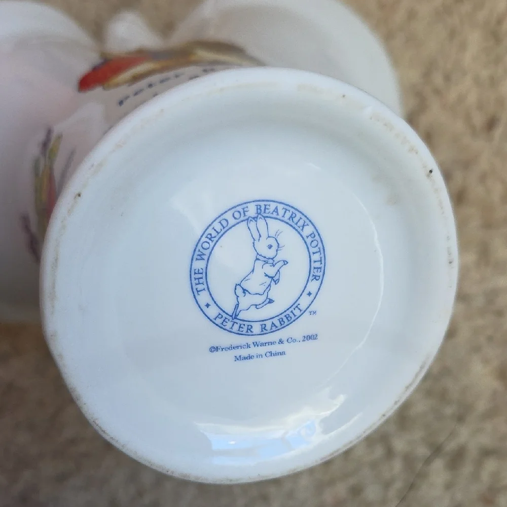 Peter Rabbit Ceramic Basket/Vase - Picture 7 of 7